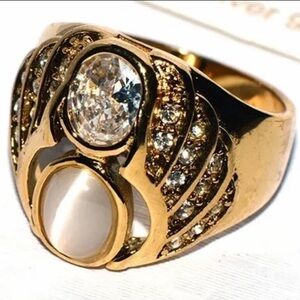 Mens 18KT Gold Opal & Diamond Vintage Style Ring